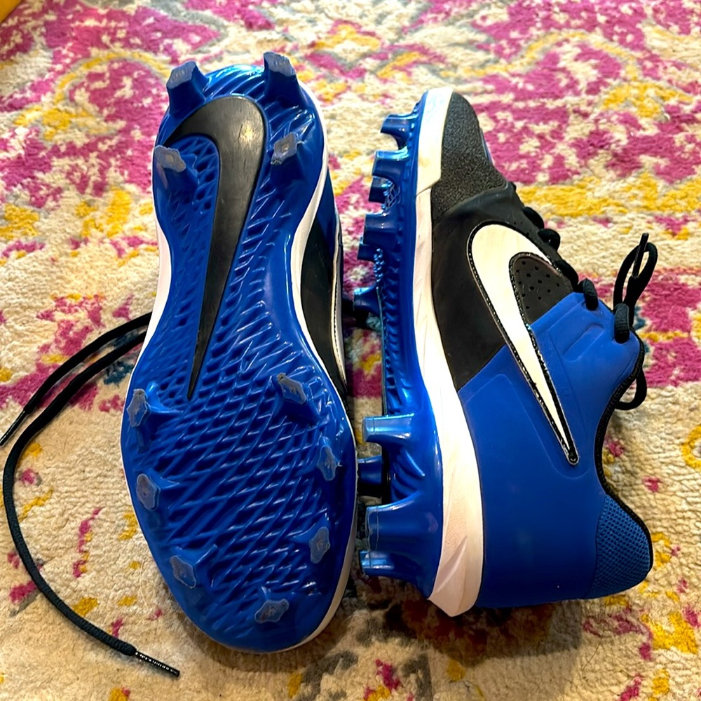 Boys Nike football cleats 6.5 - Picture 3 of 3